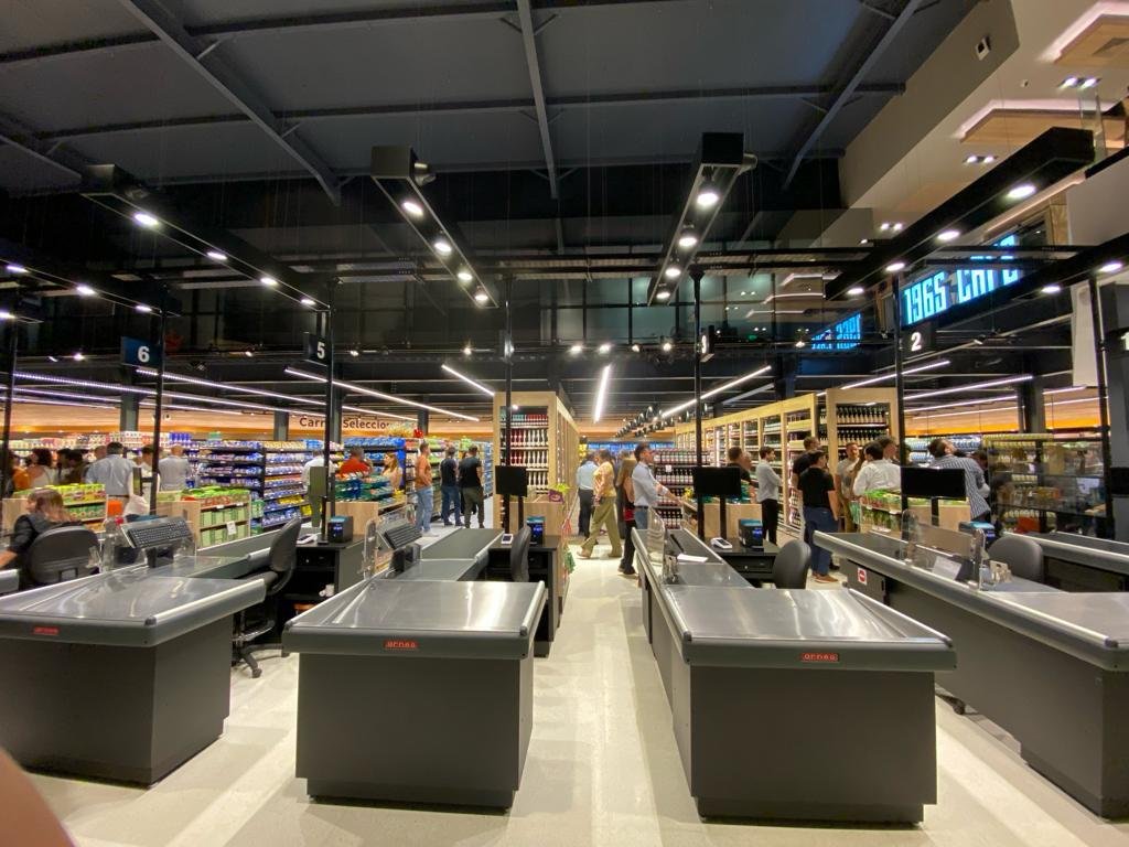 La Reina llegó al jardín de la Provincia - Trade & Retail